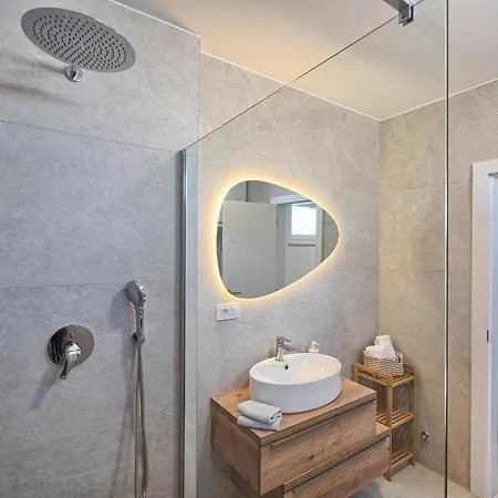 Micos With Pool Слатине