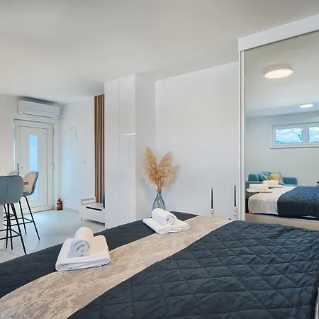 Micos With Pool Lägenhet