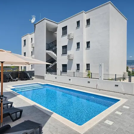 Micos With Pool Slatine