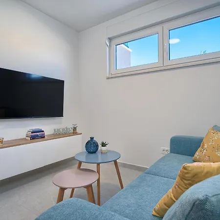 Lägenhet Micos With Pool *