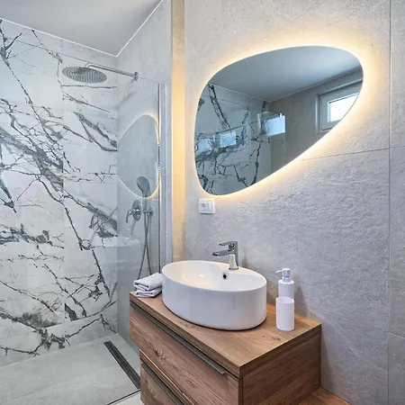 Micos With Pool Apartman