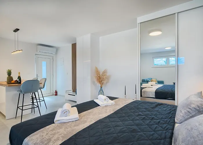 Micos With Pool Apartman