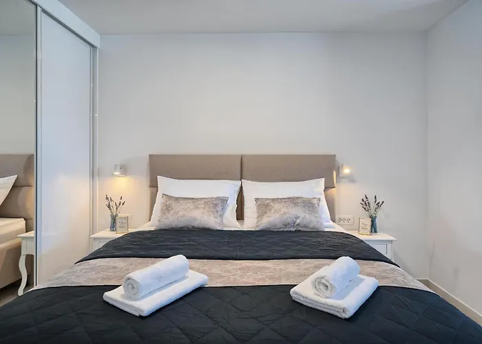 Micos With Pool Apartman