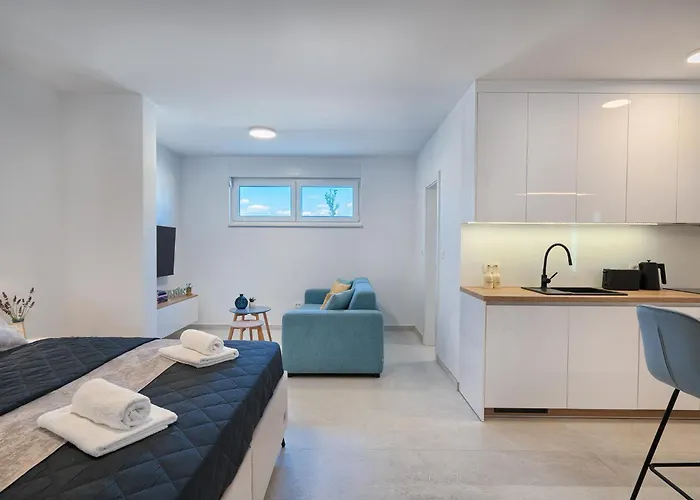 Apartman Micos With Pool Slatine