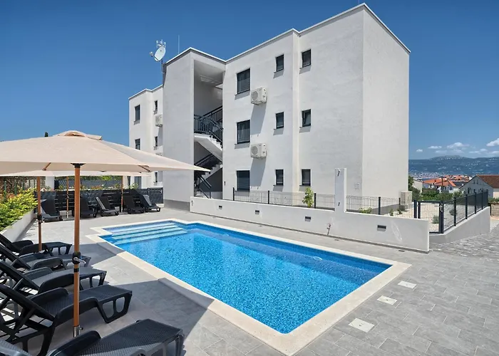 Micos With Pool Slatine