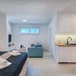 Apartment Micos With Pool Slatine